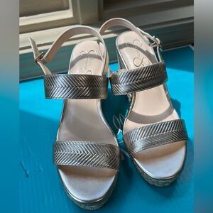 Jessica Simpson 9 1/2 gold platform